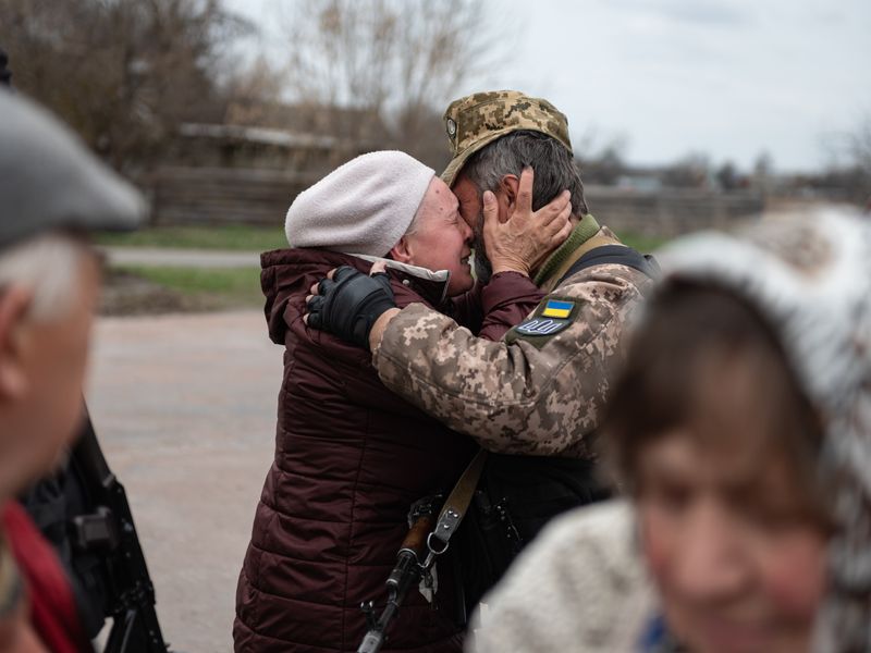 Поруч із родинами захисників